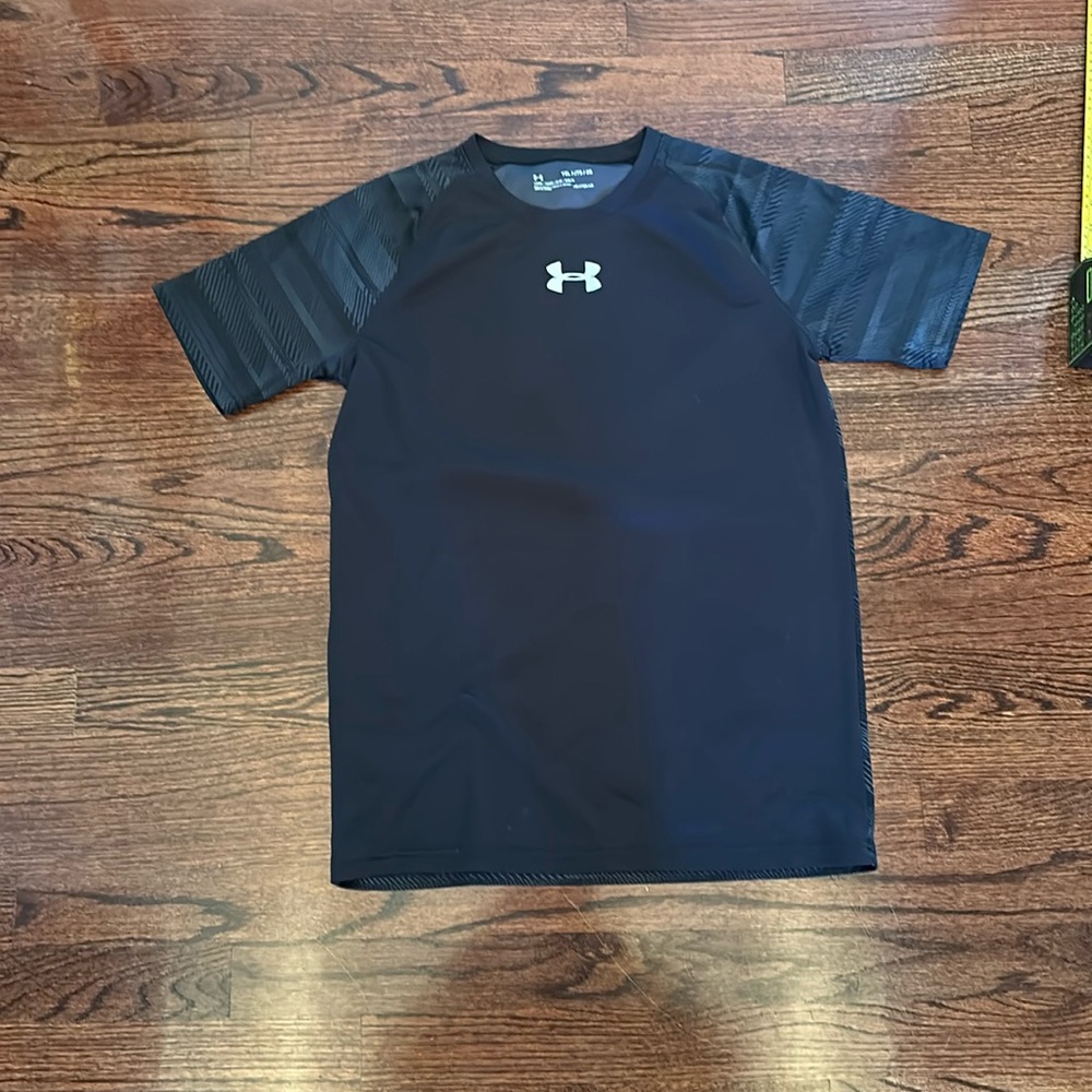 Boys youth XL Under Armour heat gear performance t shirt